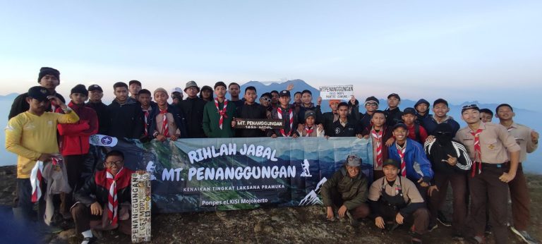 “Santri Ponpes eLKISI Taklukkan Gunung Penanggungan: Petualangan dan Pembelajaran di Puncak”