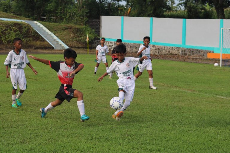 Ponpes eLKISI Sukses Gelar Festival Sepak Bola Usia Dini Tingkat Jawa Timur