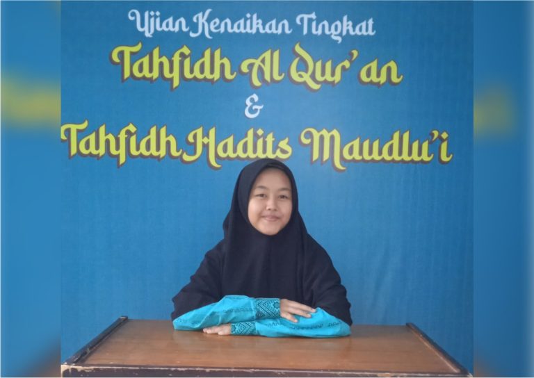 Qonita Hawari Putri Hafal 130 Hadits, Raih Nilai Mumtaz dalam Ujian Tahfidz