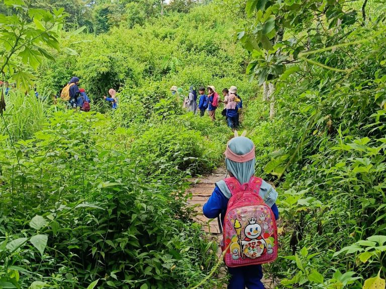 Kenalkan Alam Sejak Dini Sebagai Alat Meningkatkan Eksplorasi, KB-TK eLKISI Adakan Penjelajahan di eLKISI Edupark