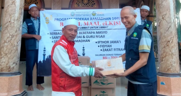 Baitul Maal eLKISI Berbagi Takjil ke Masjid-Masjid Sekitar Pesantren