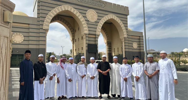 Santri Kader Ulama Ponpes eLKISI Mendalami Tafaqquh Fiddin dan Ikuti Daurah di UIM Madinah & Masjid Nabawi