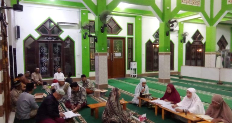 Semarak Ramadhan, Santri eLKISI Ramaikan Masjid Al Islam di Sengkawang Pontianak dengan Tadarusan