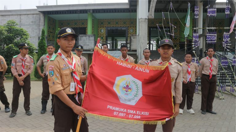 Pelantikan Dewan Ambalan Habibi-Ainun Pramuka SMA eLKISI: Tongkat Estafet Kepemimpinan Berpindah Tangan