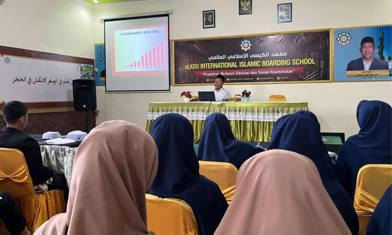 Ilmu Menulis, Ilmu Bermakna: Ustadz Nu’im Motivasi Santri eLKISI