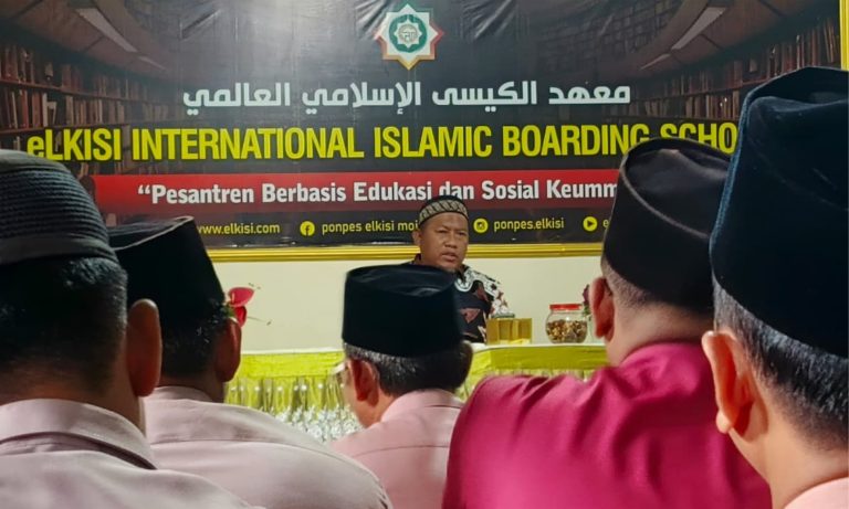 Briefing Pagi Asatidz: Pentingnya Solidaritas dan Semangat Kebersamaan di Lingkungan Pondok Pesantren eLKISI