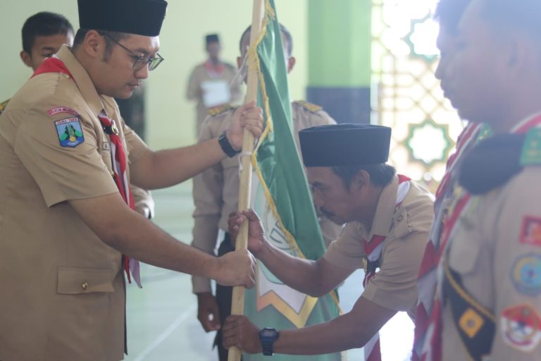 Wabup Rizal Lepas Kontingen Pramuka eLKISI Ikuti Jambore Internasional di Jakarta
