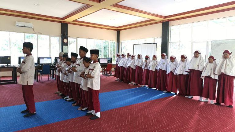 Sholat Dhuha Warnai Awal Pelaksanaan ANBK Santri SDAI eLKISI