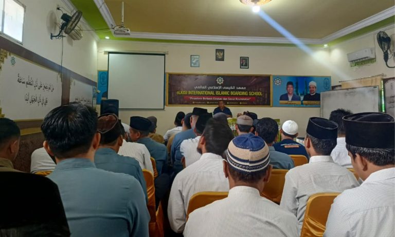 Briefing Pagi Asatidz: Kedisiplinan sebagai Ruh Utama Pendidikan di Pondok Pesantren eLKISI