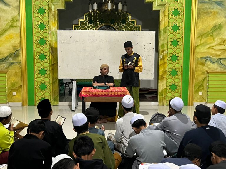 Menghidupkan Pagi dengan Ilmu: Tradisi Kajian Ba’da Subuh di Ponpes eLKISI