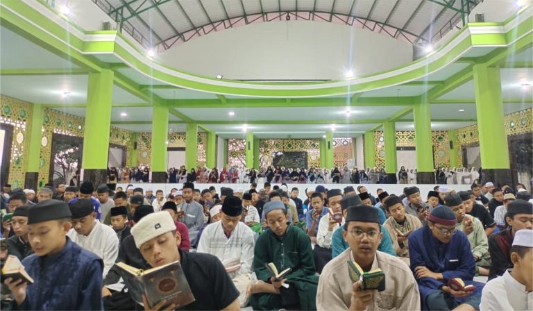Jum’at Pagi di Ponpes eLKISI, Lantunan Santri Menggema Membaca Surat Al Kahfi