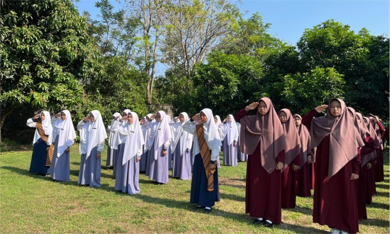 Sedekah, Ekonomi Kuat, dan Disiplin Sebagai Bekal Muslimah Hebat