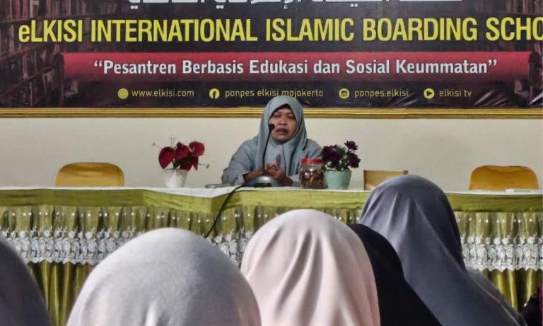 Briefing Pagi Rutin, Ustadzah Rohmatin Tekankan Pentingnya Menjaga Kesehatan