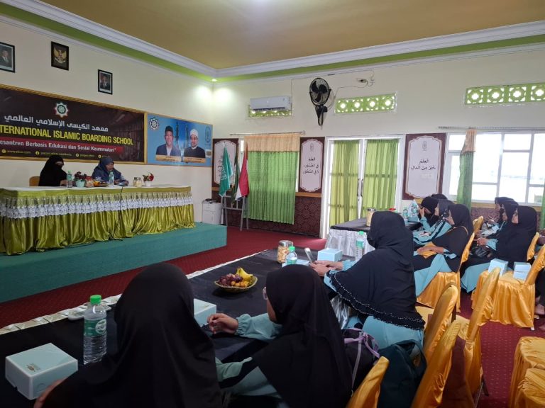 Ngaji Bersama Jamaah Griyo Ilmu Khoirus Shohabati di Ponpes eLKISI