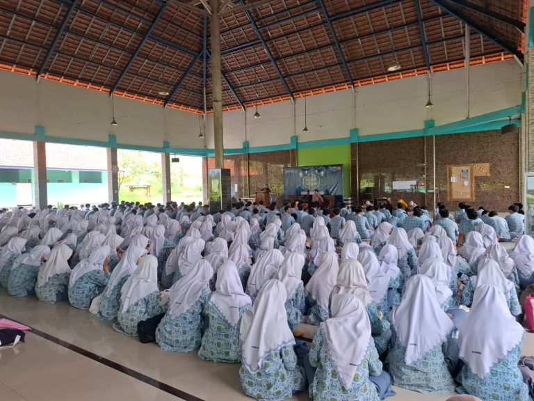 SMAMDA Surabaya Pilih Darul Arqam di Ponpes eLKISI Mojokerto, Angkat Tema “Santun dalam Kata, Sejukkan Jiwa”