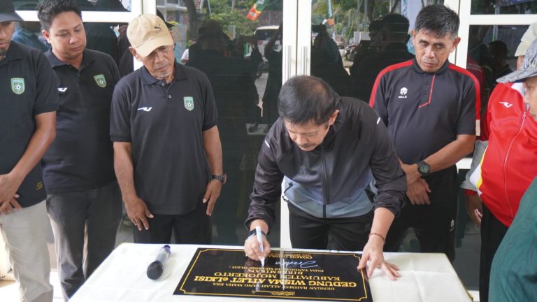 LANGKAH BESAR SEPAK BOLA-PESANTREN! Indra Sjafri Teken Prasasti, Wisma Atlet eLKISI Resmi Dibuka untuk Cetak Bintang Beradab