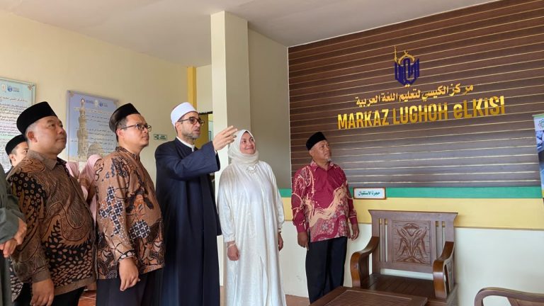 Prof. Dr. Nahlah Al Saidi Resmikan Markaz Lughoh eLKISI, Perkuat Persiapan Santri eLKISI Menuju Al Azhar Mesir