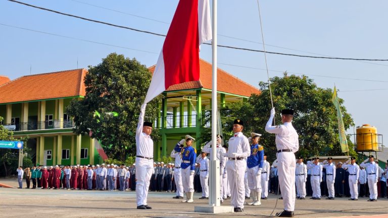 Upacara Pengibaran Bendera HUT RI ke-81 Berlangsung Khidmat dan Penuh Semangat Kebangsaan