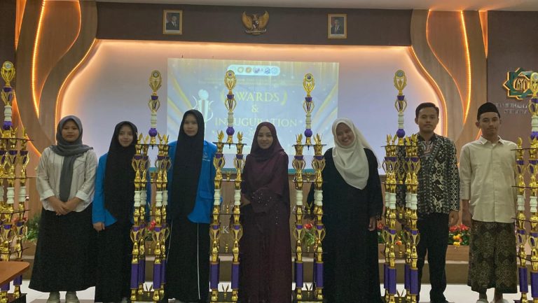 Gemparkan Asia Tenggara! 15 Santri Putri Ponpes eLKISI Sabet Juara Umum Olimpiade Nahwu Al-Jurumiyyah se-ASEAN