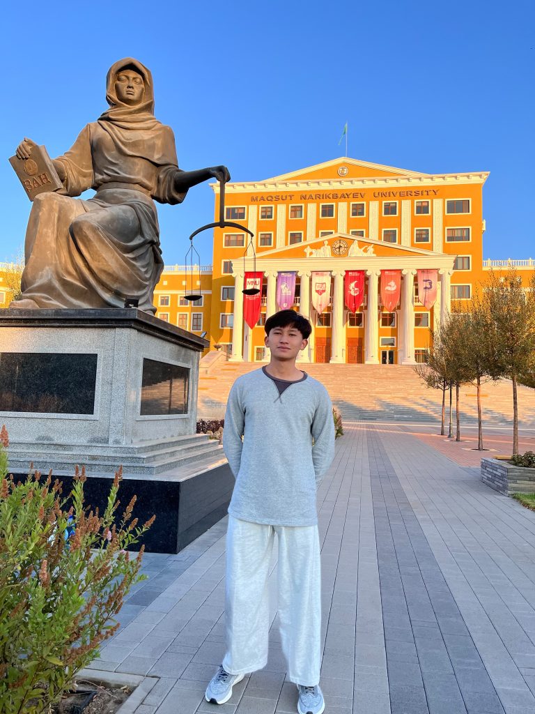 Rois Suryo Nugroho Santri asal Banyuwangi yang diterima di salah satu universitas di Kazakhstan