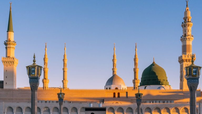 Urgensi Rezeki Halal Penuntun Keberkahan Hidup Keluarga