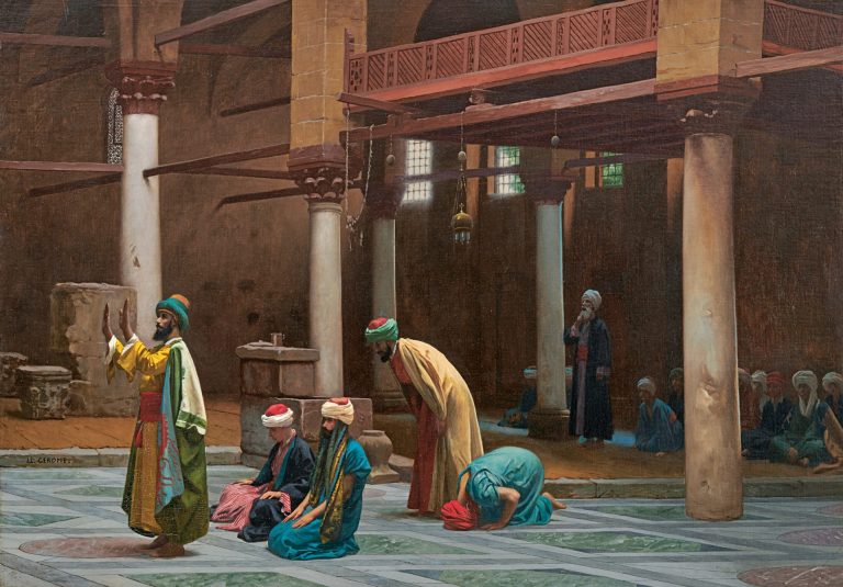 Jamaah mukmin yang khusyuk mendirikan shalat berjamaah di dalam masjid